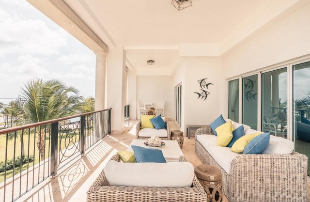Great Aquamarina 2BR Apt