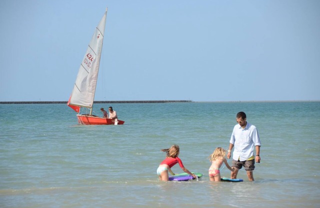 GREAT BEACH HOUSE FOR LARGE FAMILIES / GROUPS OF FRIENDS SLEEPS 12 + 2 BABIES
