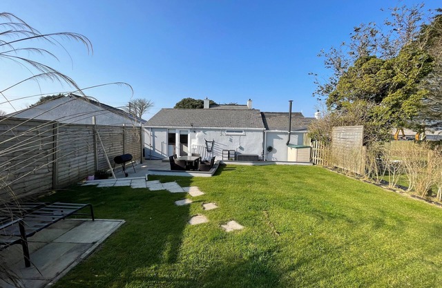 Great central location - 20 mins to coast - perfect for 2/4 people -dogs welcome