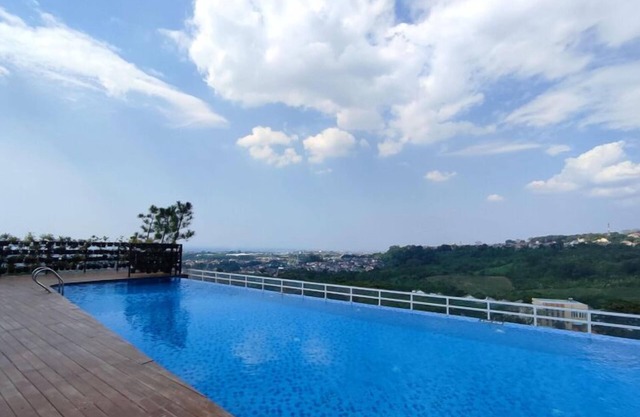 Great Choice Studio At Amartha View Apartment