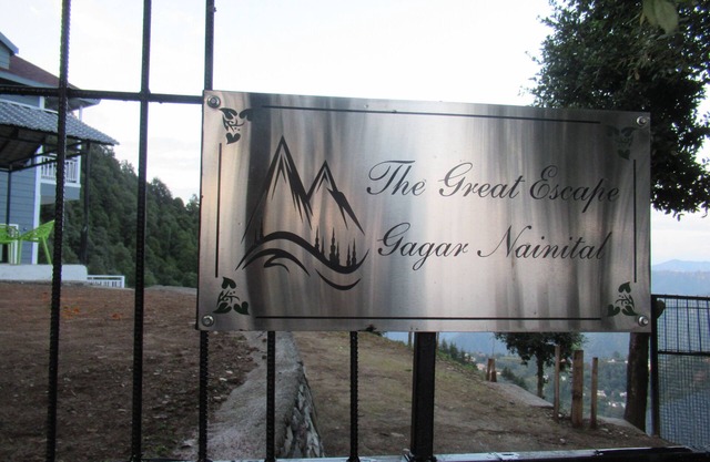 Great Escape Homestay - Bosky Cottage in Gagar at 7500 ft
