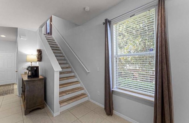 Great family neighborhood. Close to theme parks! Pet friendly, sleeps 6.