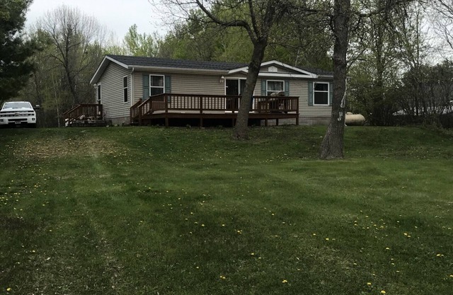 Great fishing and boating at a 3 bedroom cabin on Clam Lake in Siren Wi.