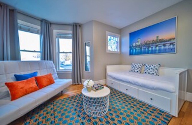 Great for groups mins From Downtown/Fenway/BCEC freeStparking
