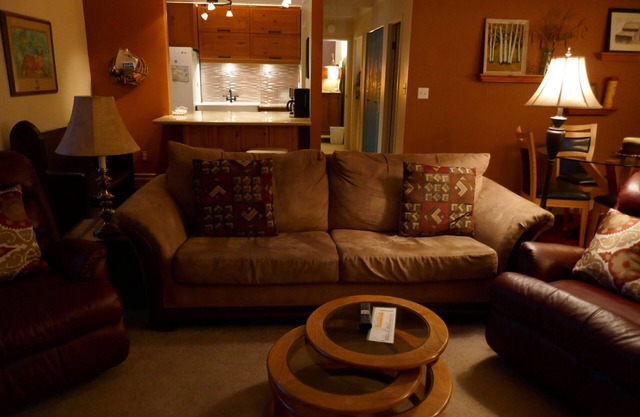 Hideaway acogedora en la ciudad- 7 noches por $ 6 -Planta de Suelo; Perfecto para familias