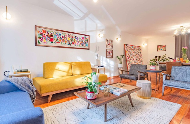Great Group Stay, Patio & BBQ, Polanco 4 km Drive!