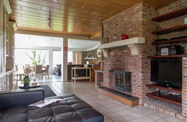 Moderna casa de vacaciones en Rendeux con sauna