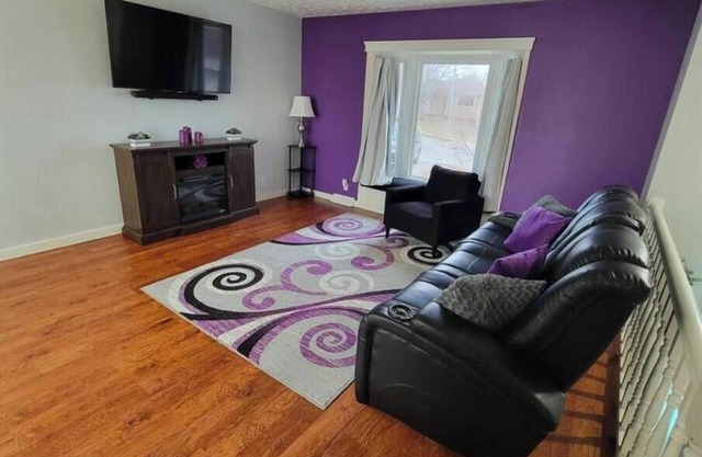 Great Home in a Safe Neighborhood and only 8 min from the interstate!