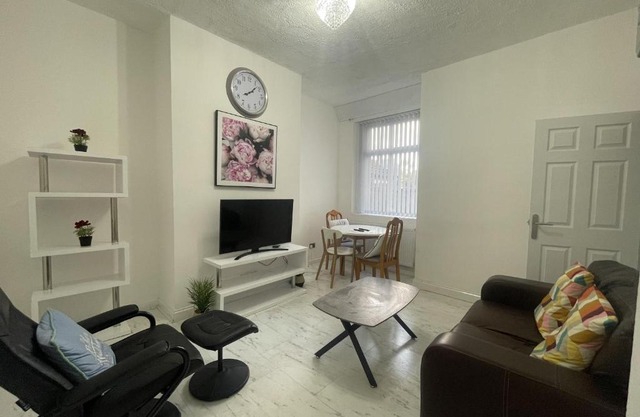 Beautiful 4-Bed House in Manchester