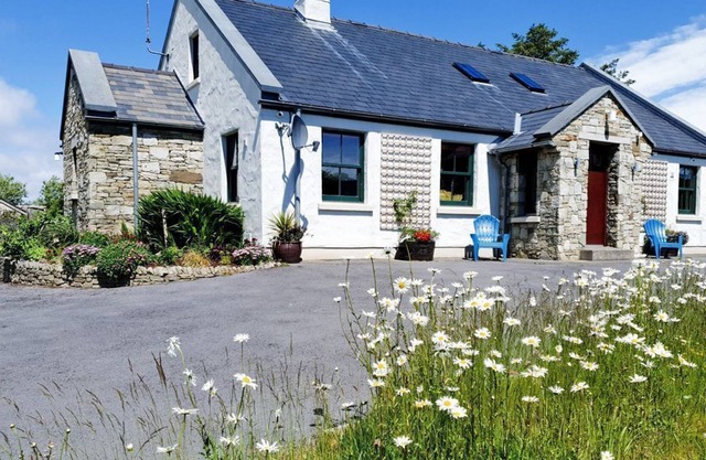 Great house for exploring numerous beaches, Westport & Louisburgh