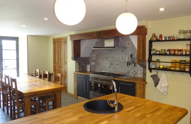 Great house in center of Luz St Sauveur