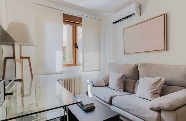 Great Ibiza 1BR w/ Doorman, Washer & A/C, by Blueground