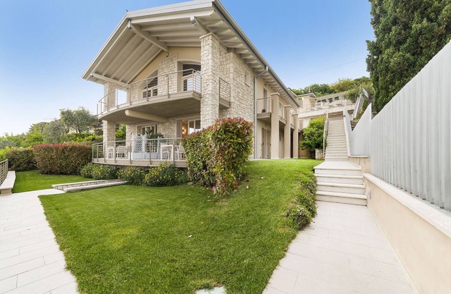 GRAN VISTA AL LAGO - JARDIN PRIVADO - JACUZZI