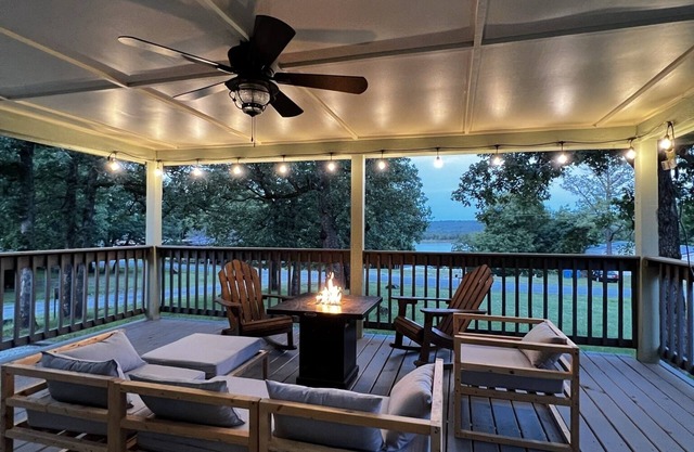 Great Lake View - Neighborhood Boat Access - Great yard!