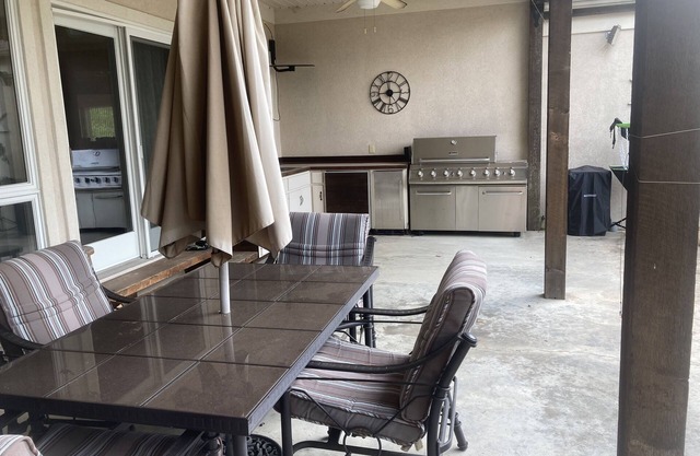 Great Lakefront for your getaway. Perfect for couples to share for the eclipse.