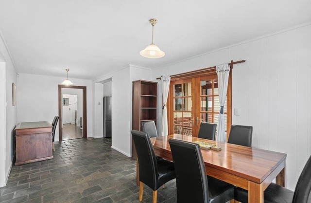 Great location, family and pet friendly home. Big yard. Parking