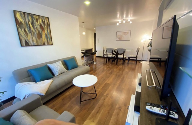 Great location 2 bedrooms 2,5 bathrooms GYM WiFi pool jacuzzi GYM 24hr security
