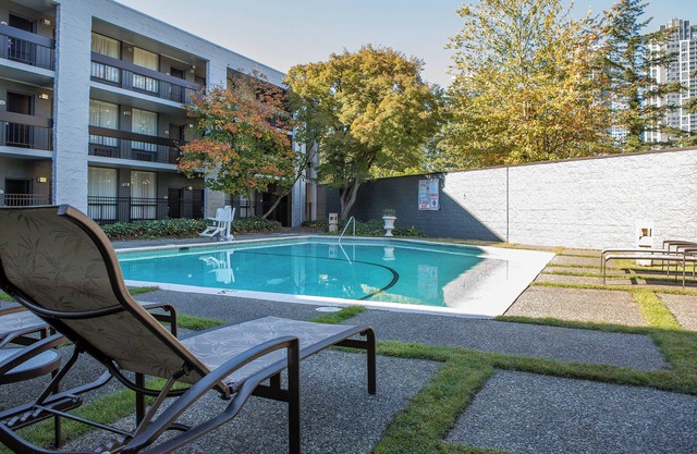 Great Location & Amenities! Private Parking, Outdoor Pool, Pets Allowed!