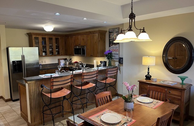 Great Location at base of Mt! Sleeps 4.