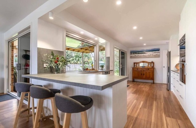 Great location right across the road from Boomerang Beach