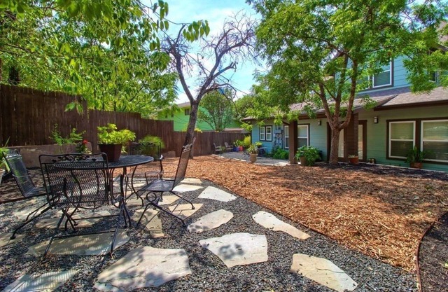 Great location-Beautiful Austin Home-in SoCo 4BR, 3.5BA