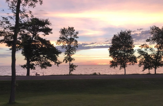 Gran ubicación en Lake Mille Lacs !! Duermen hasta 8