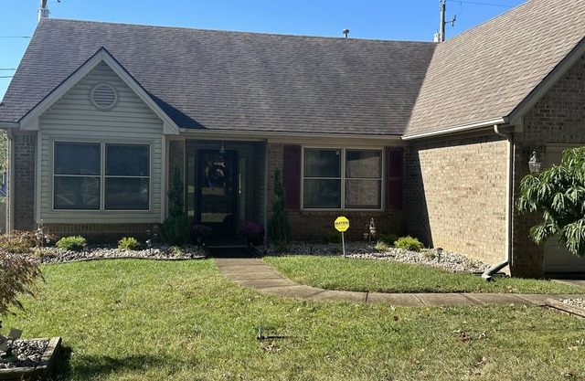 Great Location!!! Plenty of space 3BR/2 Bath Ranch Style home.