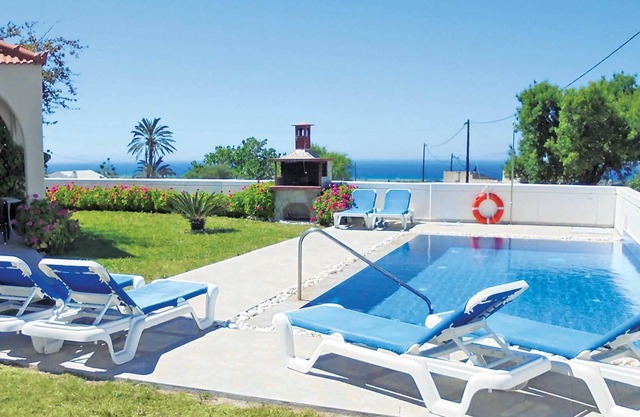 Villa luminosa y contemporánea en una excelente ubicación para explorar las calas vírgenes, bahías y lugares de interés de la zona.