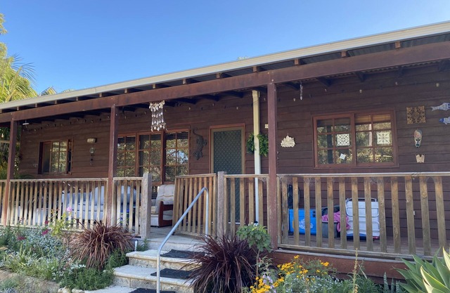 Great location, walking distance to beach, shops and pub.