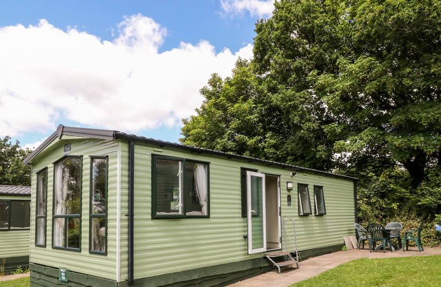 GREAT MIS TOR, pet friendly, with a garden in Moortown