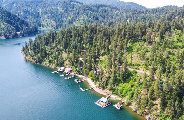 Tranquil Beauty Bay Getaway – Stunning Lake Area Home with Deck Views, Fire Pit & Hiking Nearby!