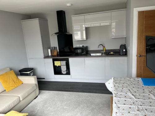 Great one bed 1st floor flat close to the beach