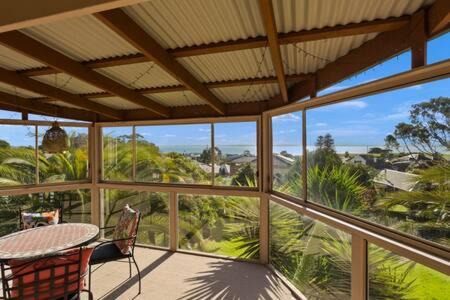 Great Pet-Friendly Getaway w Views + Near Beaches