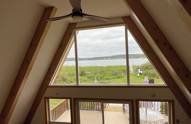 Lake front cottage - newly remodeled