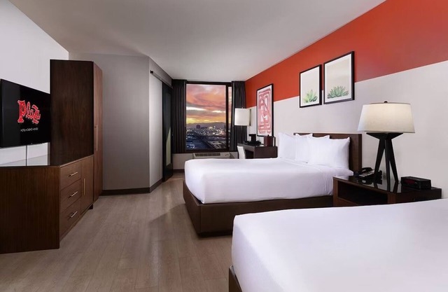 Great Place to Stay Near Fremont street! 4 Classy Units, Free Parking, Pool