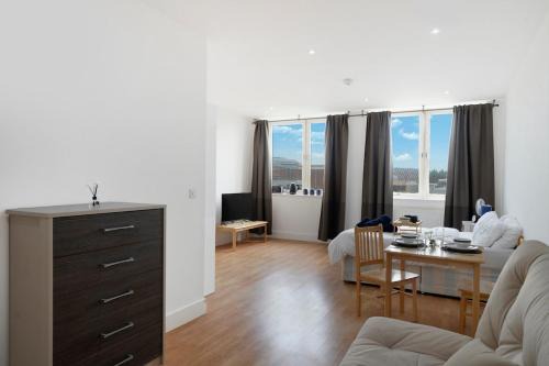Great Private Studio with Parking