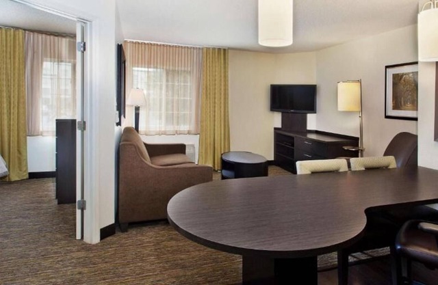 Great Relaxing Overnight Stay! 2 Stylish units near Golf Club Fossil Creek!