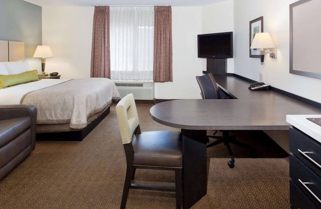 Great Relaxing Overnight Stay! Convenient Room w/ Kitchen, FREE Parking