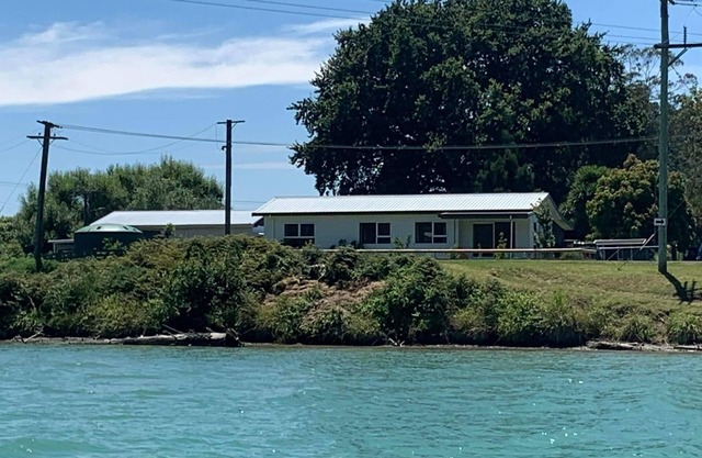 Great river views from this cute modernised and homely cottage!