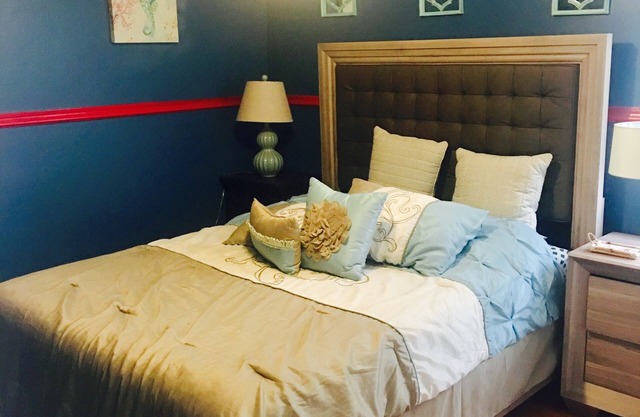 Great room near NSU in a safe & quiet community