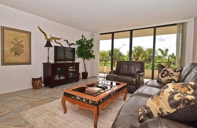 Great Siesta Key Location with Deeded Beach Access at The Anchorage 308