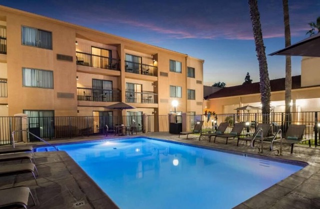 Great Stay Close to Marconi Automotive Museum! w/ Lovely Breakfast & Heated Pool
