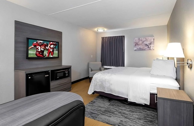 Great Stay Close to Mansfield Crossing! Pets Allowed, Pool, FREE Parking!