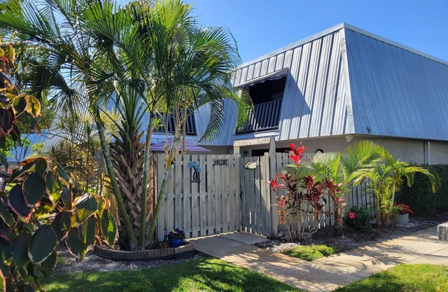 Great Stuart location near golf, beaches and the best of the Treasure Coast!