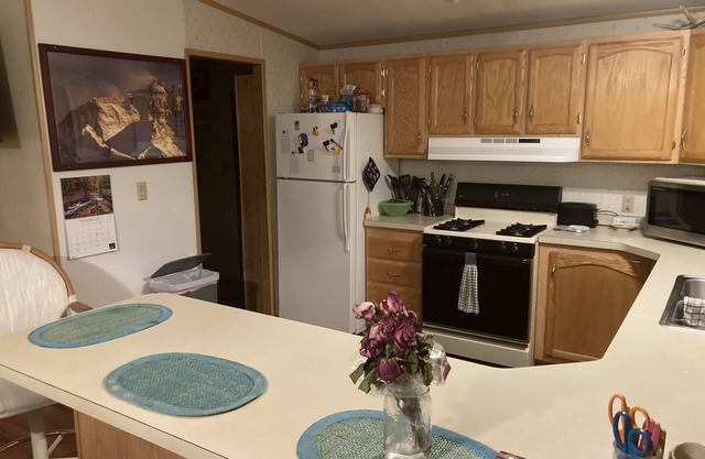 Great town house located in beautiful Halfway Oregon. Gateway to Hells Canyon!