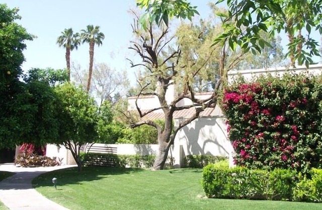 ¡Gran valor! En el campo de golf! 3 dormitorios / 3 baños!