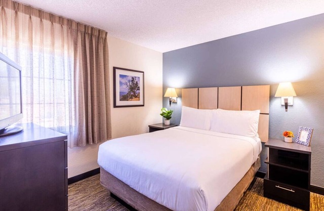 Great Value, Quality Stay! 4 Units with Full Kitchens, Pets are Welcome!