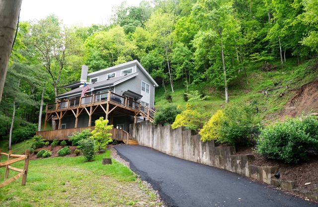 Great views, opportunities for relaxing house on13 acres, central locale