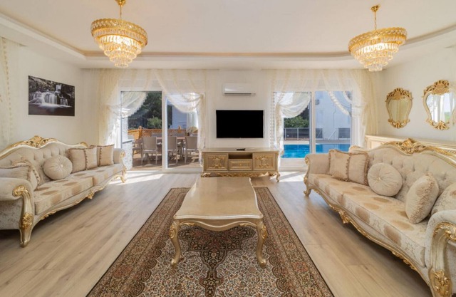 Great Villa with Pool Hammam and Sauna in Antalya