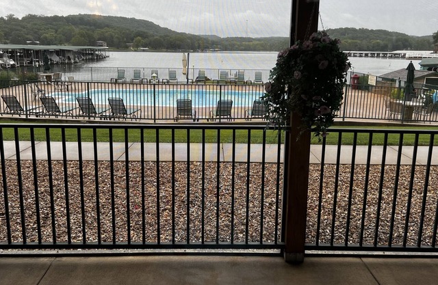 Great walk in (no Steps) condo at beautiful Lake of the Ozarks with lake access